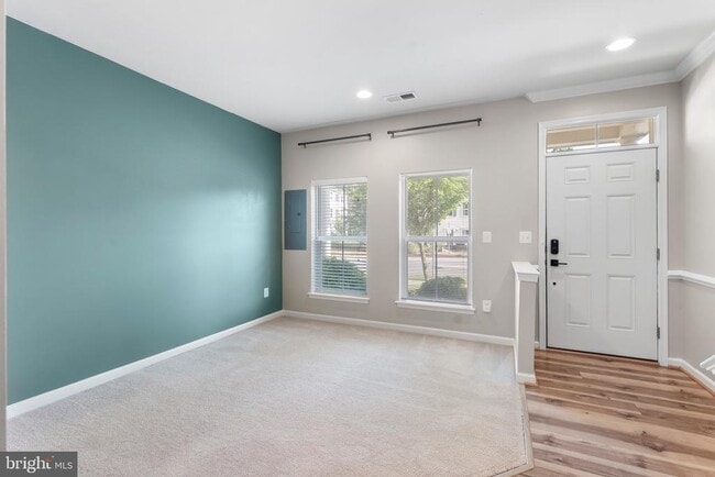 Building Photo - 336 White Oak Way