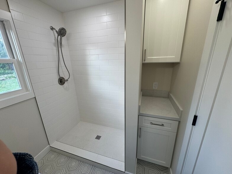 Guest Bath - 3185 Oriole Dr