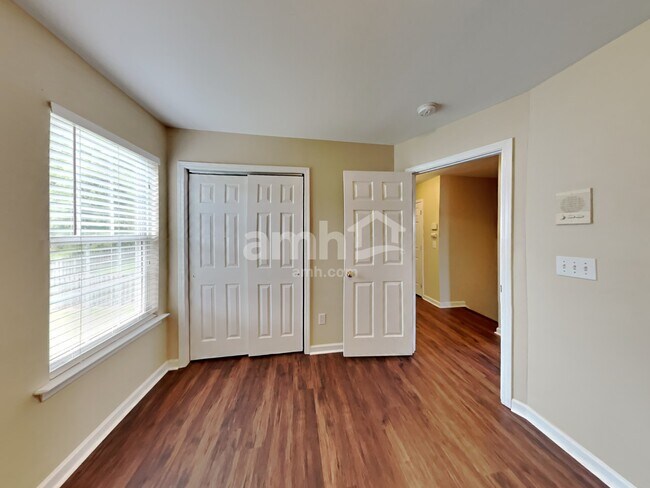 Building Photo - 190 Royalton Rd