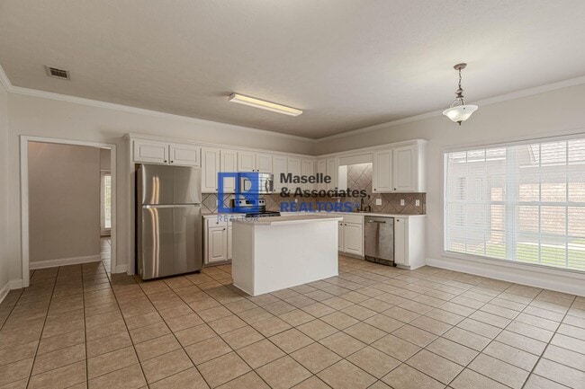 Building Photo - 3 Bed/2 Bath Home in Lennox in Brandon