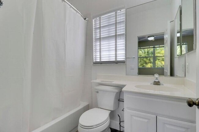 Building Photo - 3033 SE Brierwood Pl