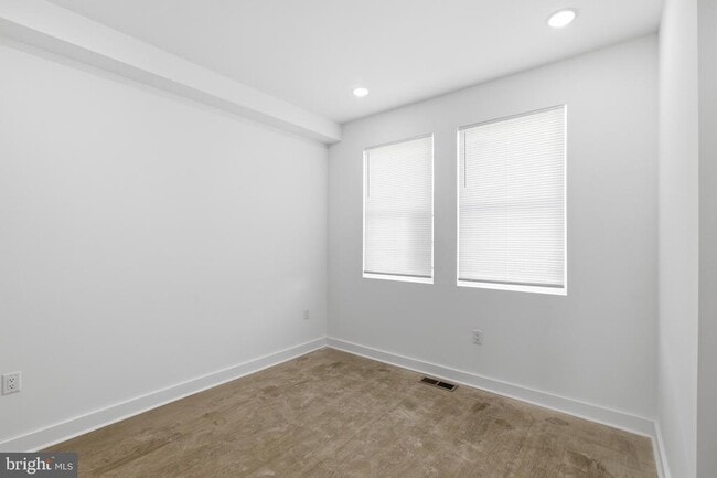 Building Photo - 2219 N 5th St