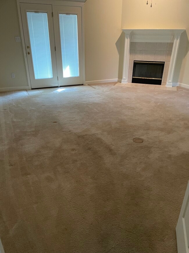 Building Photo - 13290 English Cv