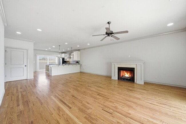 Building Photo - 1333 E 41st Pl