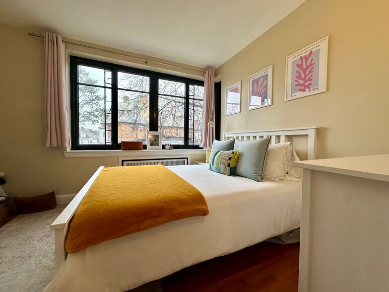 Building Photo - 65 Strathmore Rd