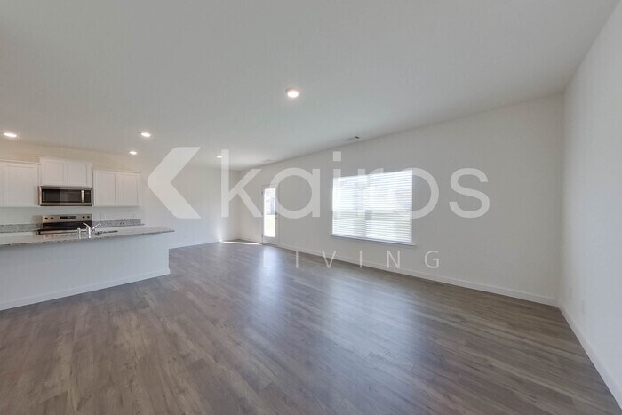 Building Photo - 4274 Scenic Dr SE