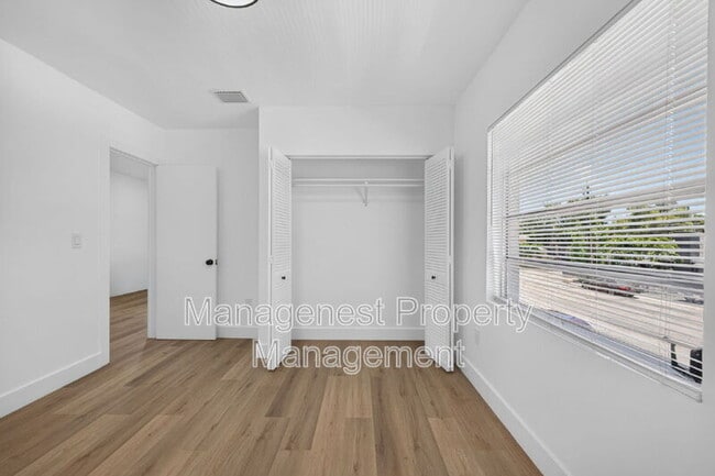 Building Photo - 614 SW 19th Ave