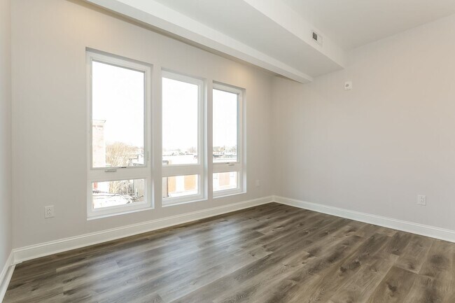 Building Photo - 953 Belmont Ave