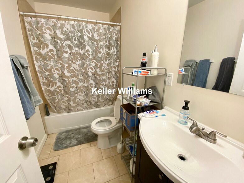 Building Photo - 93A Hillside St