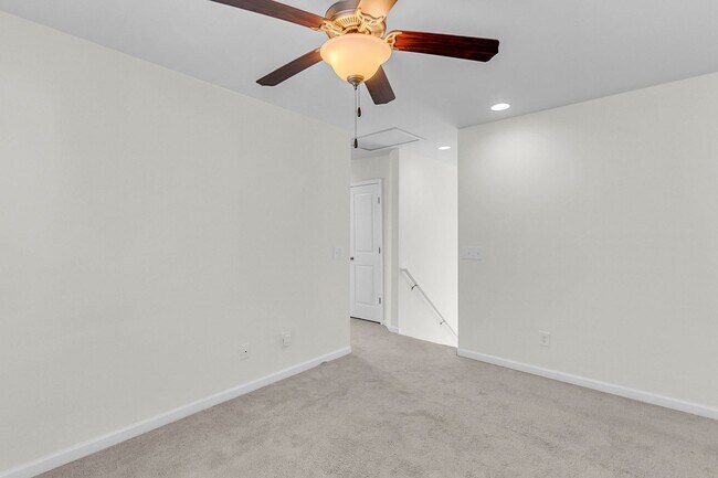 Building Photo - Spacious Summerville Home Near Historic Downtown