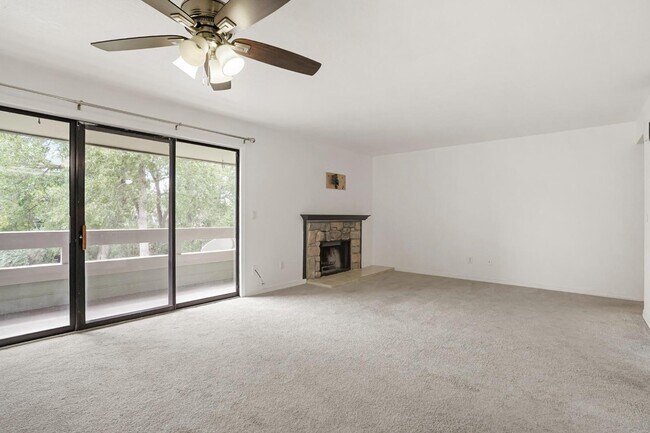 Building Photo - 14120 E Temple Dr