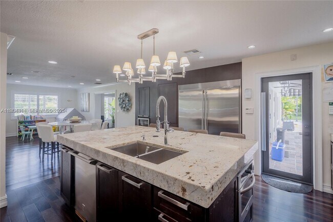 Building Photo - 8500 SW 70th St