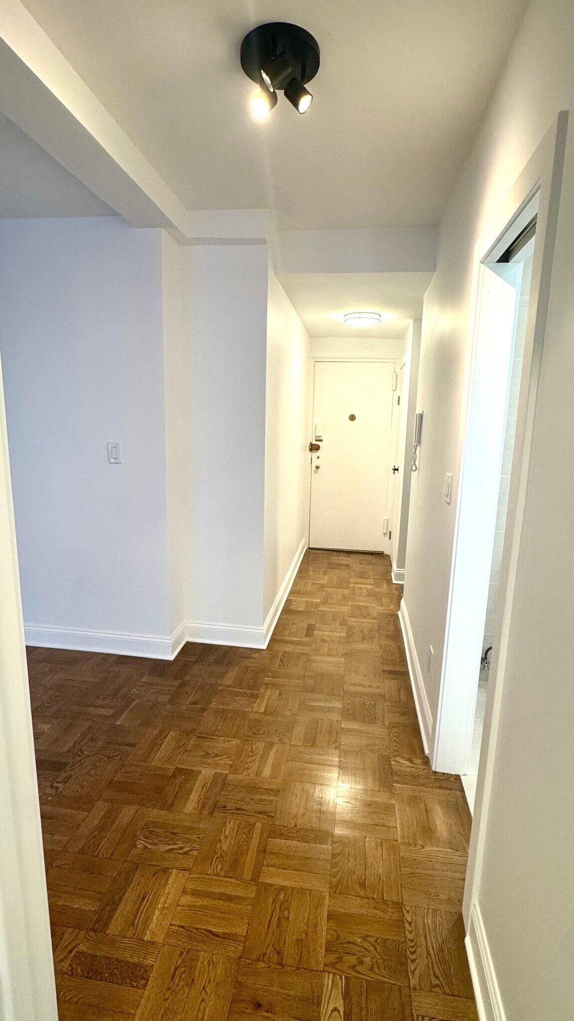 Building Photo - 140 E 56th St