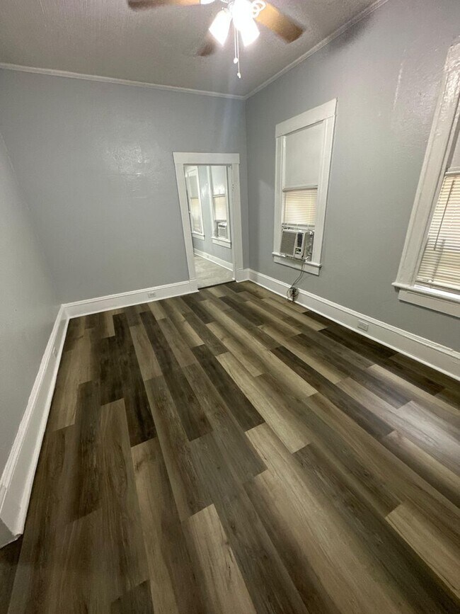 Building Photo - Fully Renovated 2/1 -Single Family Availab...