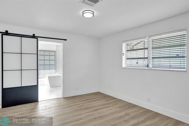 Building Photo - 4751 NE 29th Ave