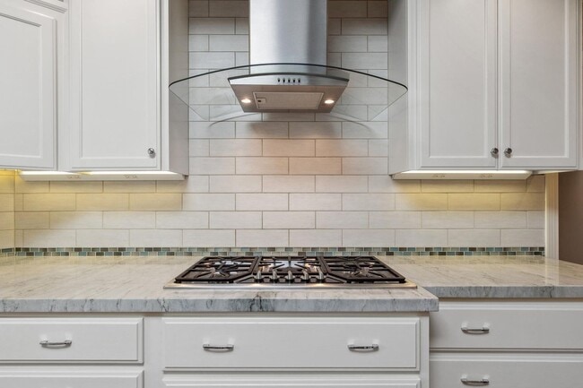 Building Photo - Charming 3-Bedroom Home with Office in desirable Old Palo Alto neighborhood Avail Feb 7th