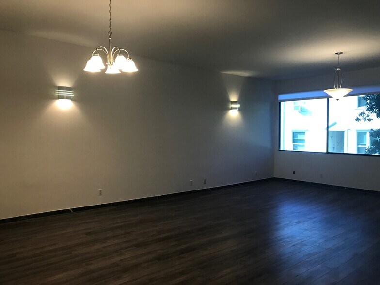 Building Photo - 4161 Los Feliz Blvd
