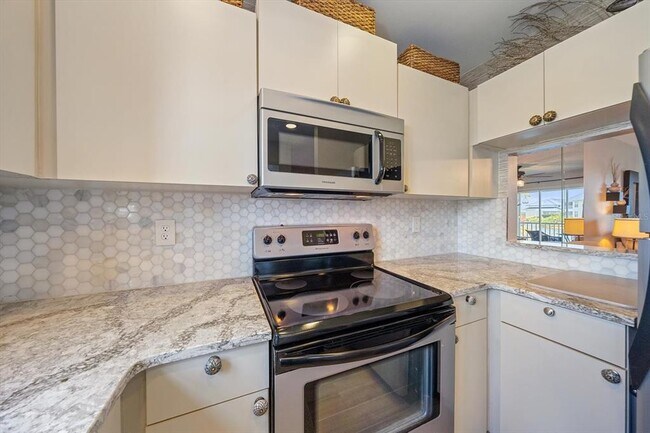 Building Photo - 851 Audubon Dr