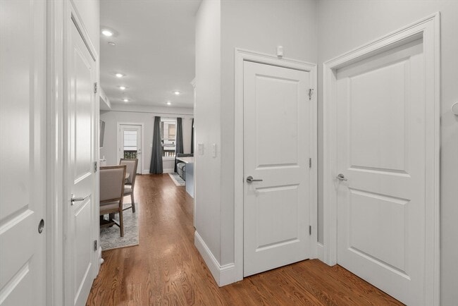 Building Photo - 338 Meridian St
