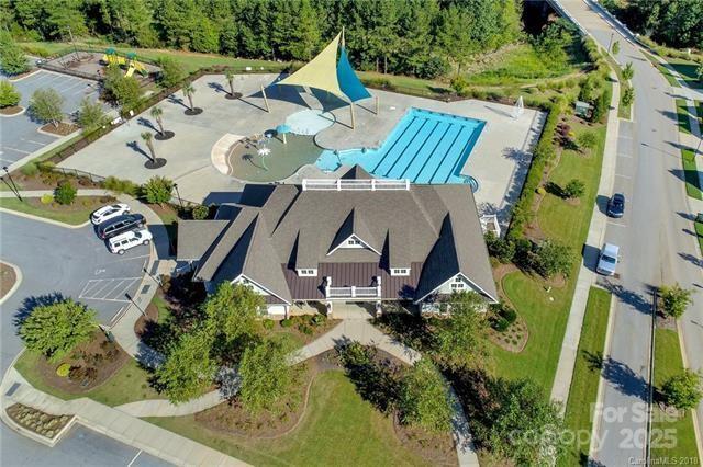 Building Photo - 2076 Waverly Ct