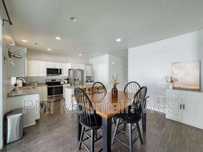 Building Photo - 3565 Water Lilly Ln