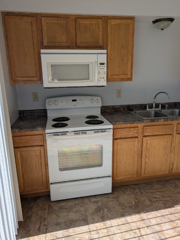 Building Photo - 307 13th Ct