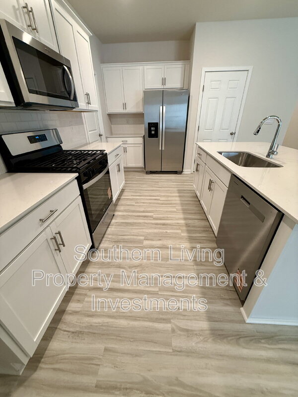 Building Photo - 12027 Zazu Wy