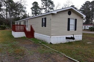 Building Photo - 2 Lakeview Ln