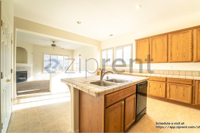 Building Photo - 100 Canterbury Ct