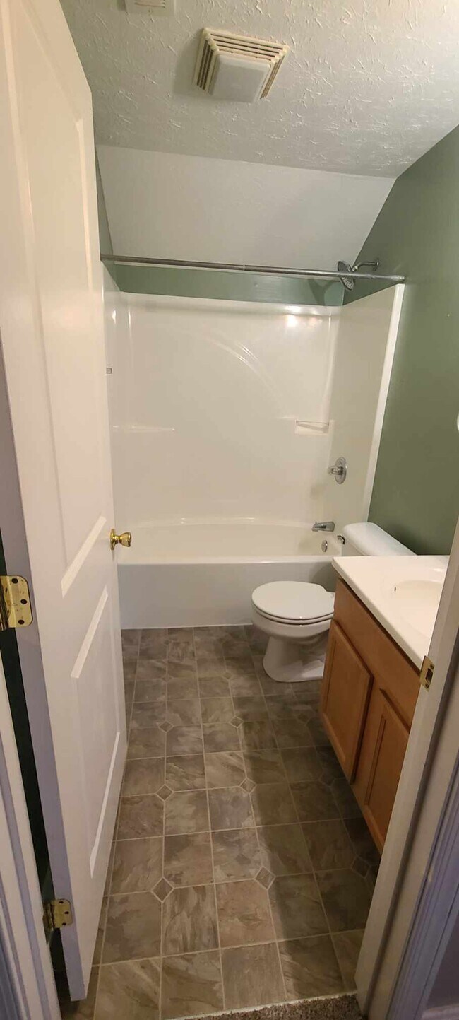 Building Photo - 549 N Belmont Ave