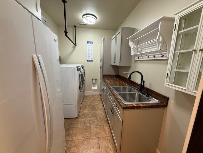 Building Photo - 45 Spain Bridge Cir Dr