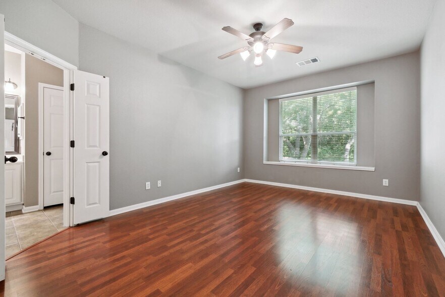 Building Photo - 3700 Harvey Penick Dr