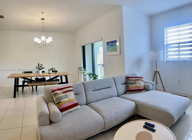 Building Photo - 10620 NW 88th St