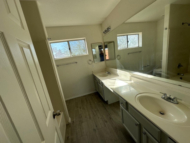 Building Photo - 5063 W Whitten St