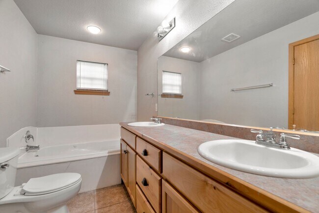 Building Photo - 2939 W Scottswood Pl