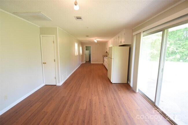 Building Photo - 4099 Shenandoah Dr SW