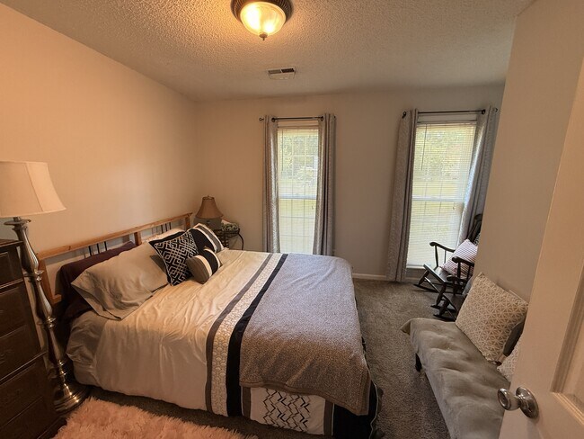 Building Photo - 2029 Bugle Dr