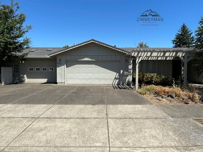 Primary Photo - 3 Bedroom, 3 Bathroom Home in Beautiful Sh...