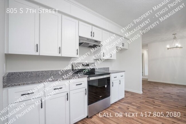 Building Photo - 805 S 7th St