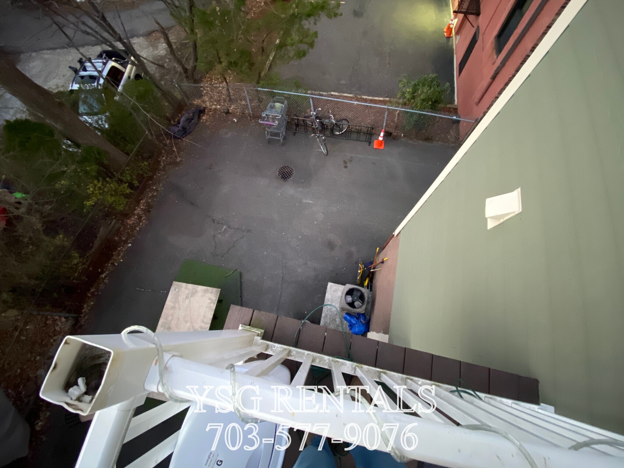 Building Photo - 27 Wait St