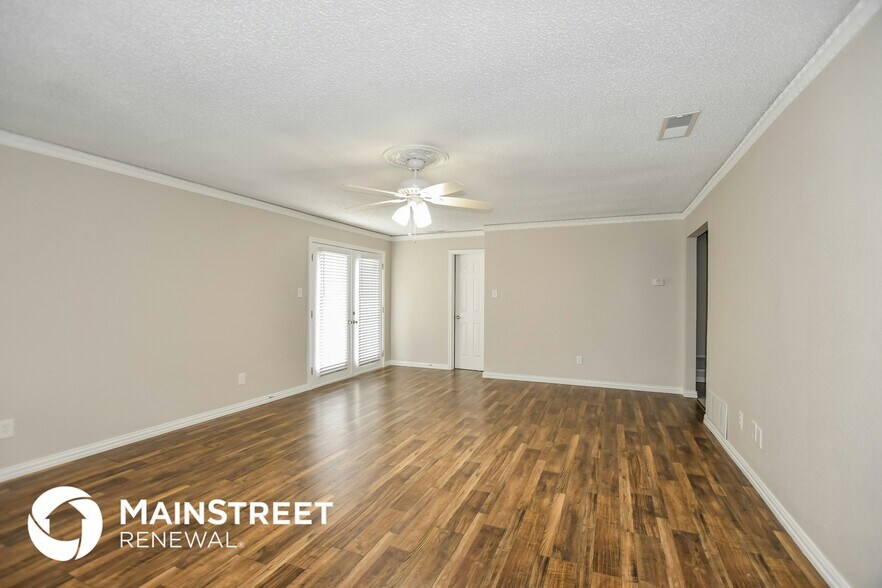 Building Photo - 5401 Edgewater Cir