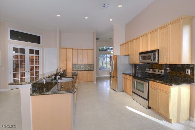 Building Photo - 522 SE 13th St