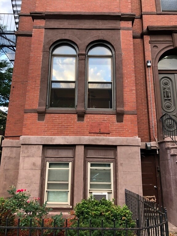 Building Photo - 15 Monument Sq