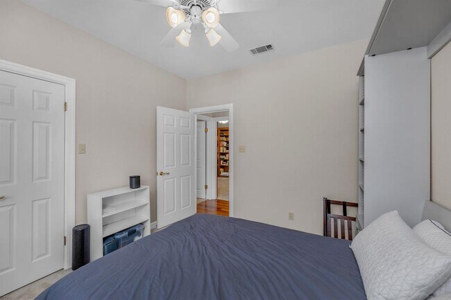 Building Photo - 927 Blue Spring Cir