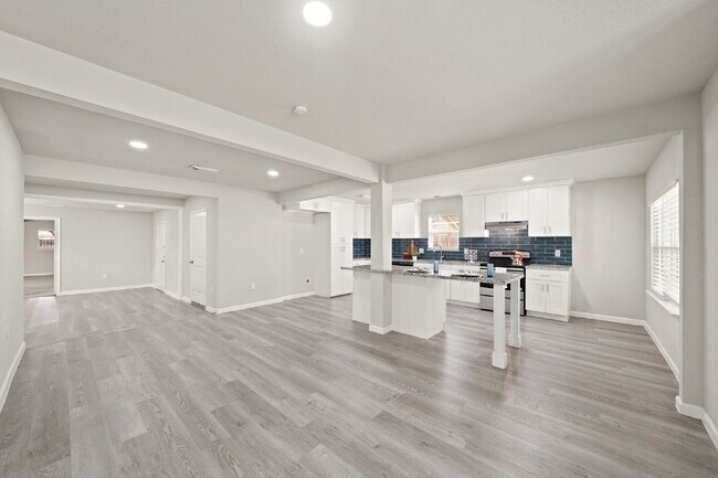 Building Photo - "Charming 3-Bedroom FULLY RENOVATED Home o...