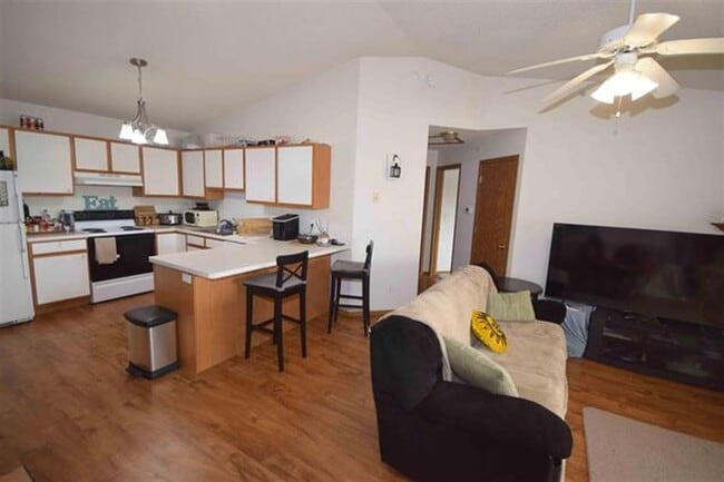 Building Photo - AUGUST 1ST, 2026.  2 Bedroom condominium on Iowa City West Side