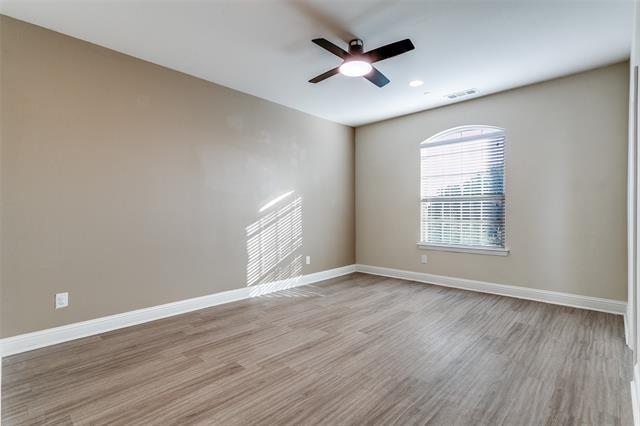 Building Photo - 515 W Royal Ln