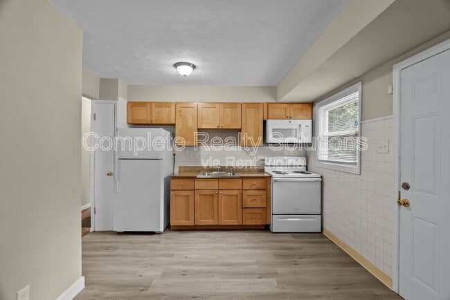 Building Photo - 270 Estridge Rd