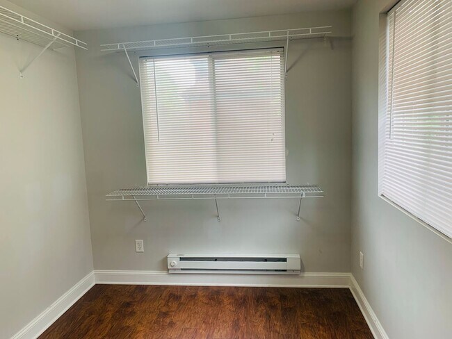 Building Photo - 3 bedroom 1.5 bath one block from Franklin Conservatory