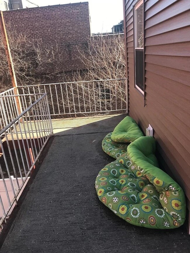 Building Photo - 14 Lincoln St